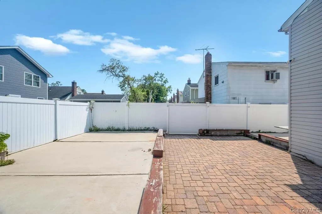30 Sutton Street Hempstead NY 11550