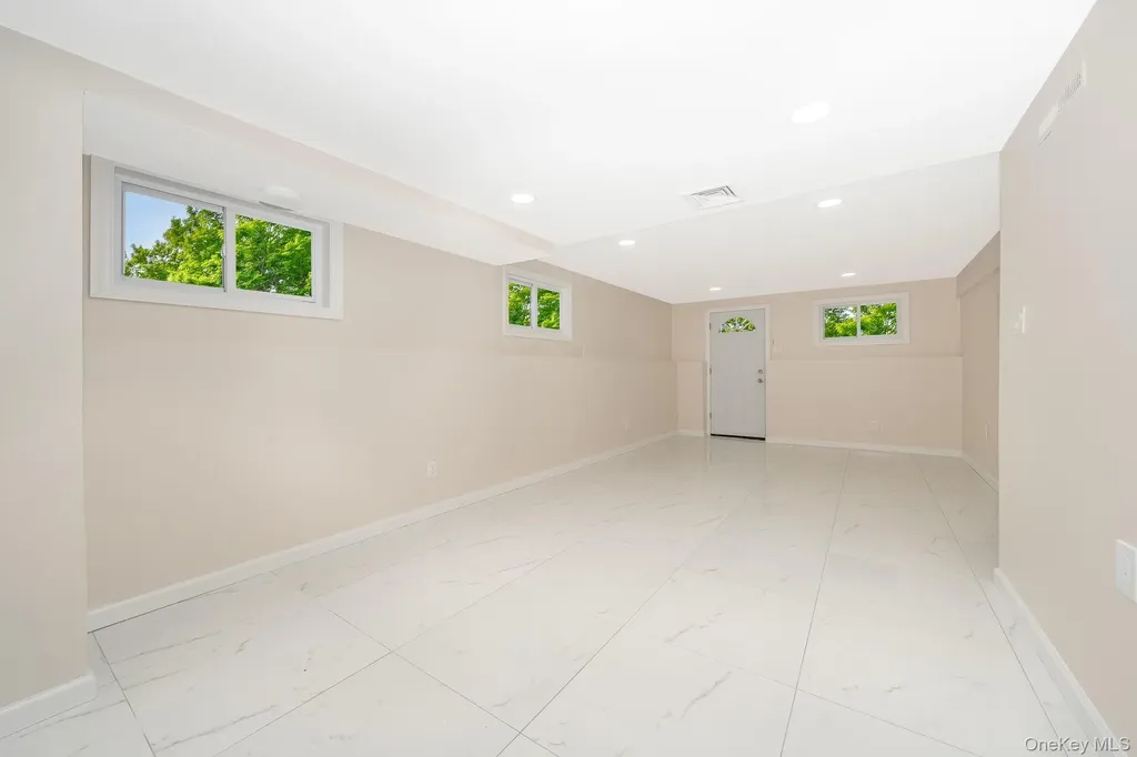 880 Washington Street Baldwin NY 11510