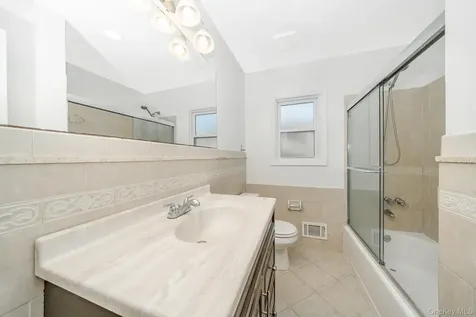 880 Washington Street Baldwin NY 11510