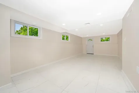 880 Washington Street Baldwin NY 11510
