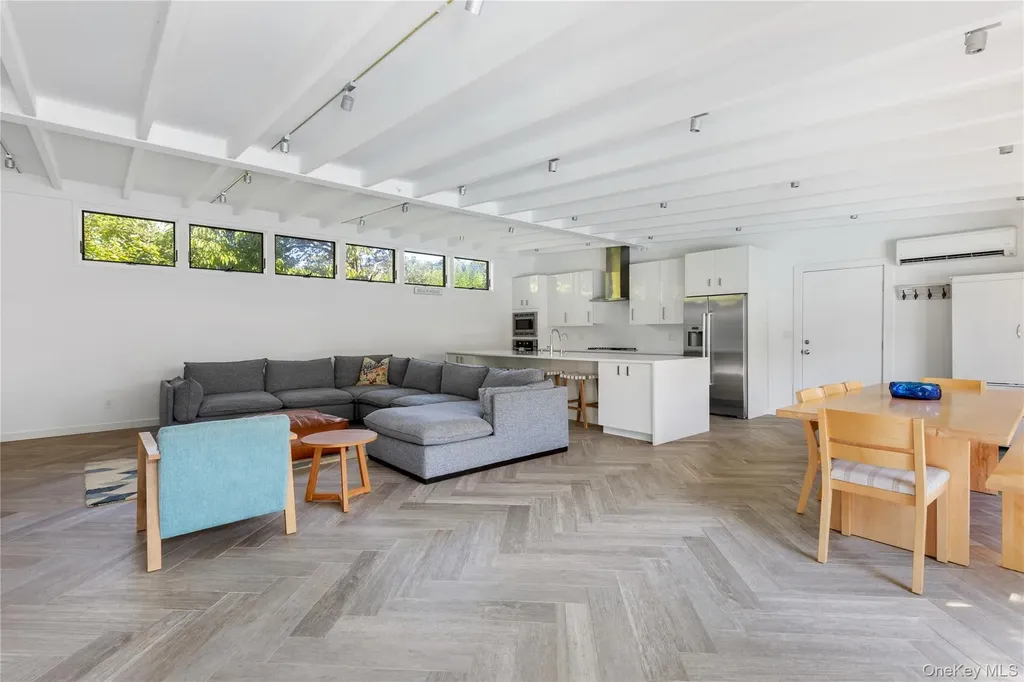 31 Laurel Avenue Seaview NY 11770