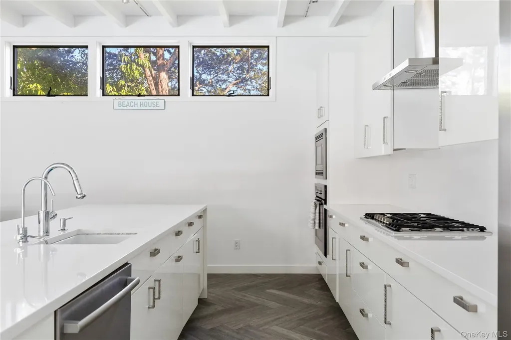 31 Laurel Avenue Seaview NY 11770