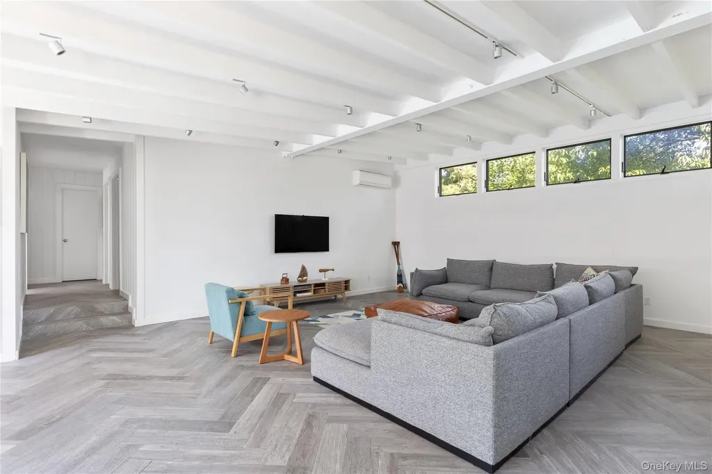 31 Laurel Avenue Seaview NY 11770