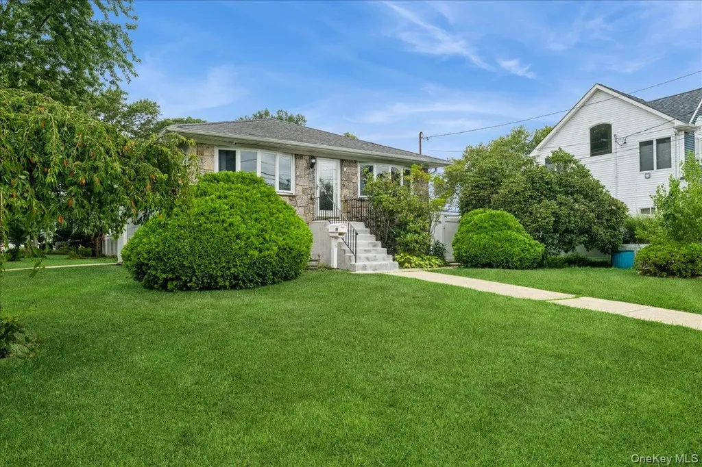 54 Deer Park Boulevard Deer Park NY 11729