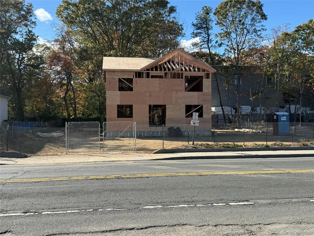 494 Islip Avenue Islip NY 11751