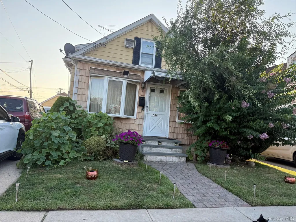 546 Clark Place Uniondale NY 11553