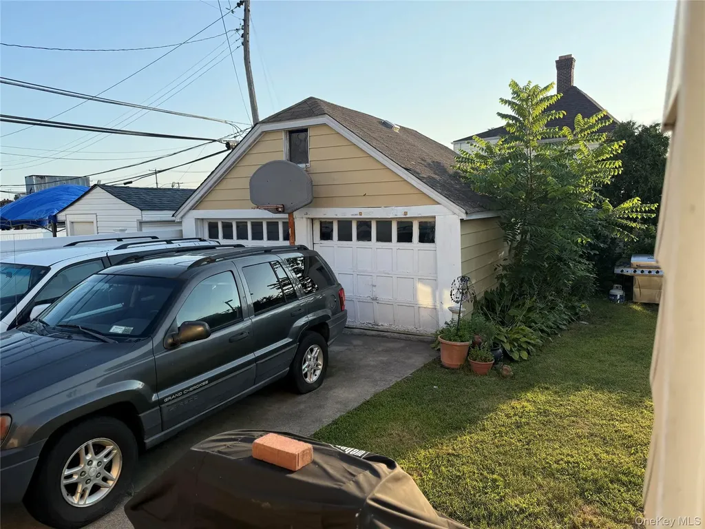546 Clark Place Uniondale NY 11553