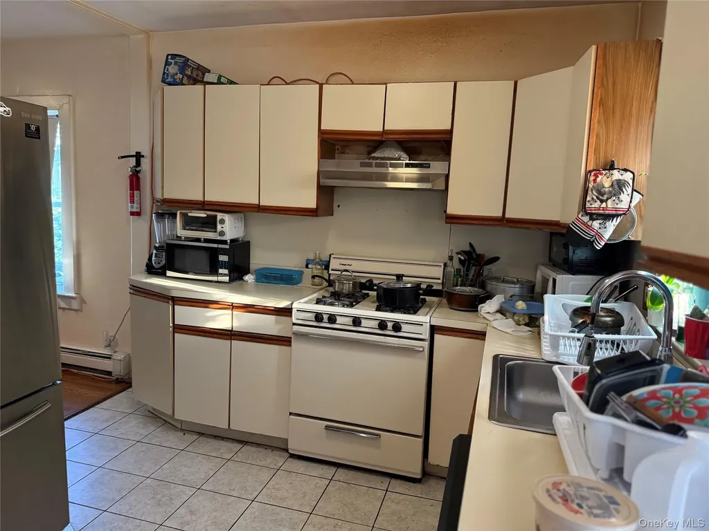 546 Clark Place Uniondale NY 11553