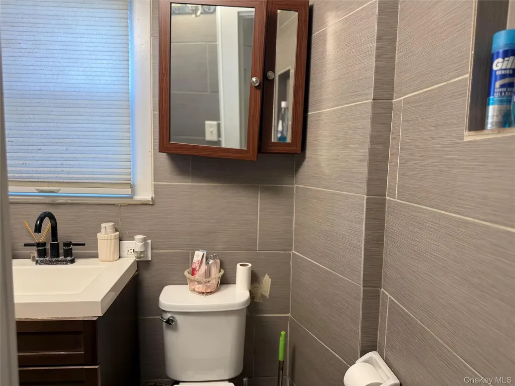 546 Clark Place Uniondale NY 11553