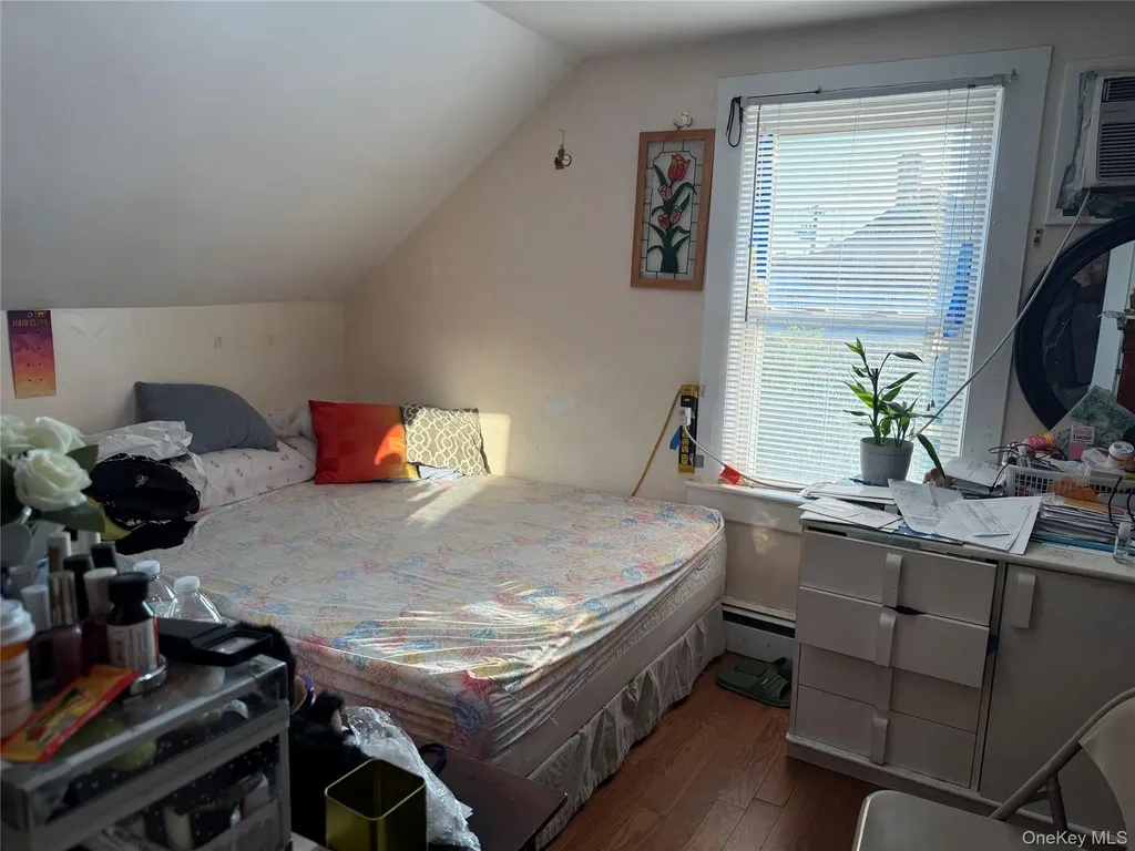 546 Clark Place Uniondale NY 11553