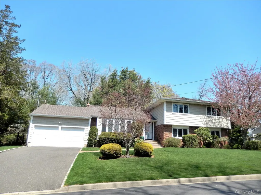 36 Long Ridge Road Plainview NY 11803