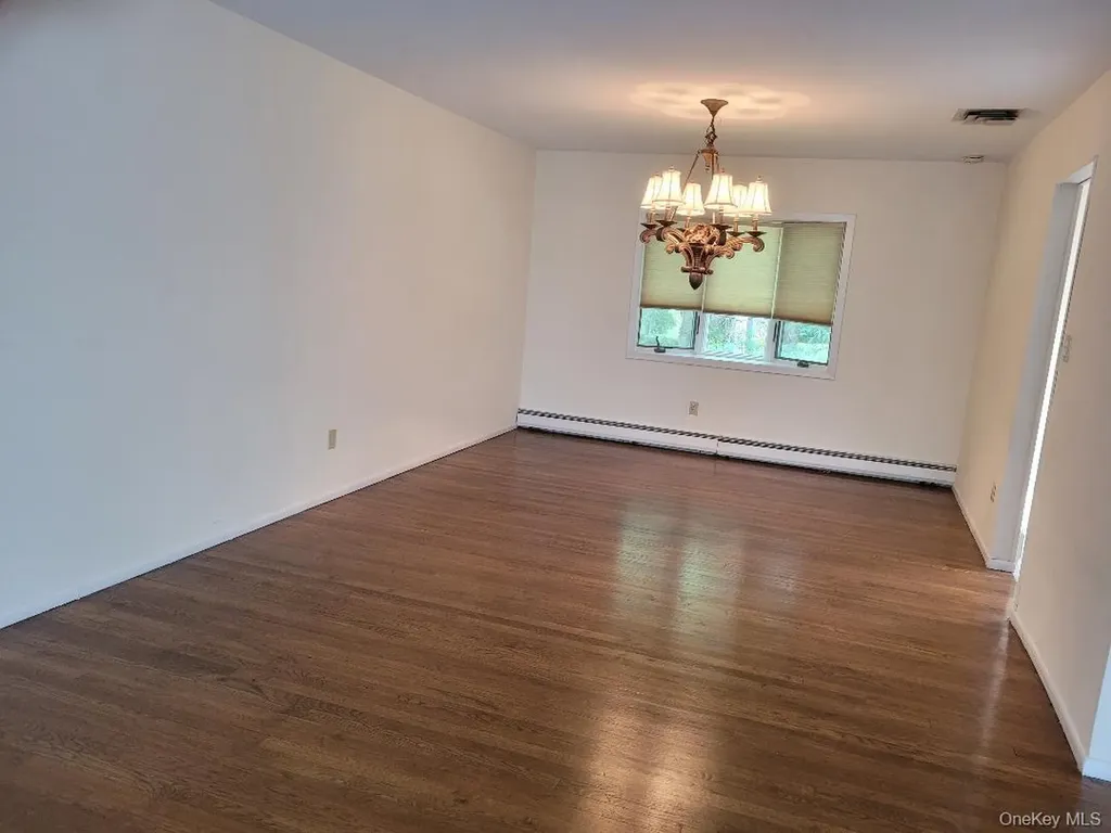 36 Long Ridge Road Plainview NY 11803