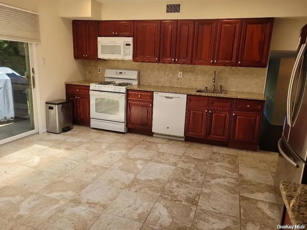 36 Long Ridge Road Plainview NY 11803