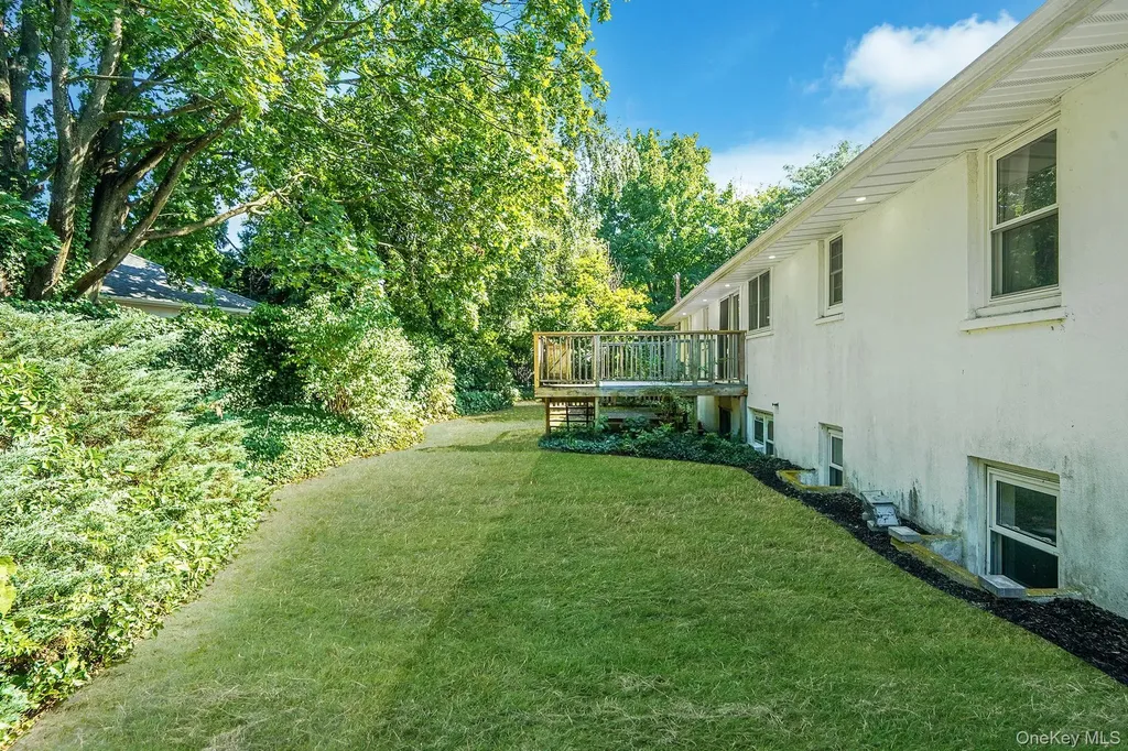 1548 Spur Drive S Islip NY 11751