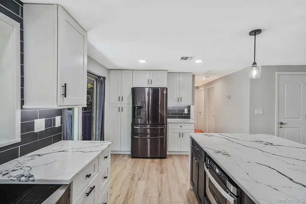 1548 Spur Drive S Islip NY 11751