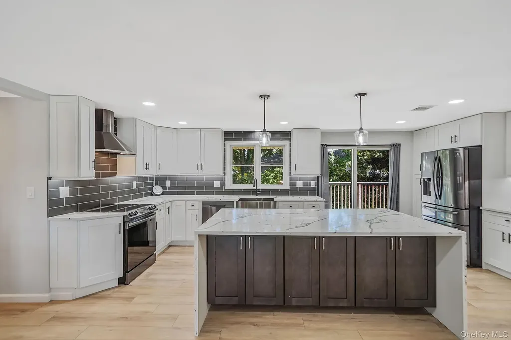 1548 Spur Drive S Islip NY 11751