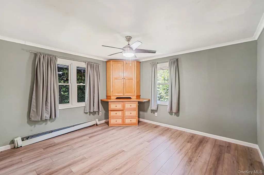 1548 Spur Drive S Islip NY 11751