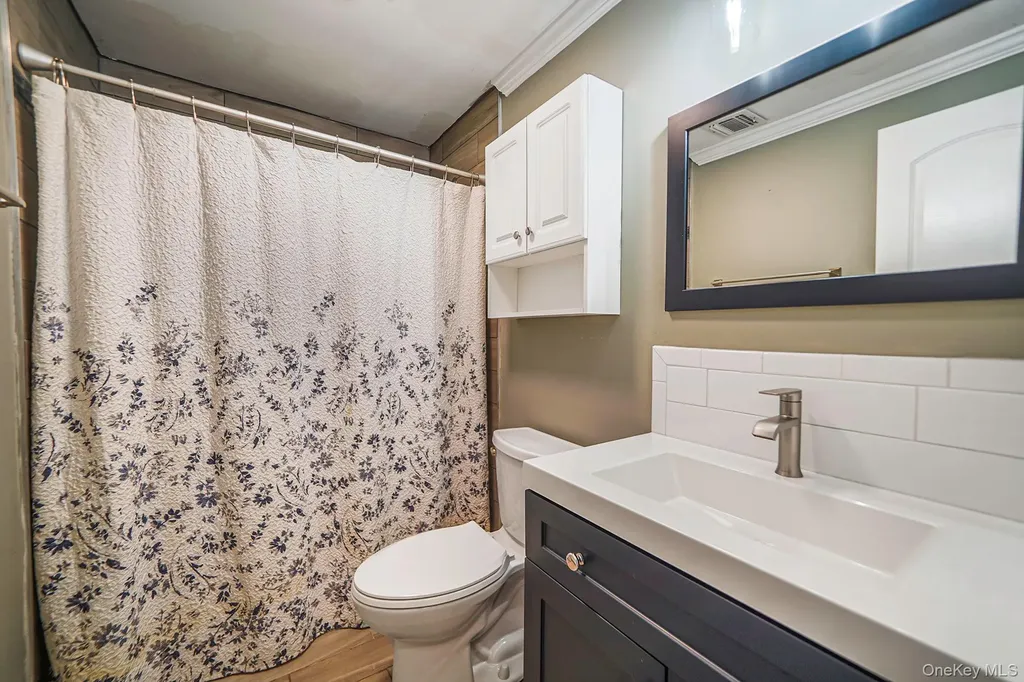 1548 Spur Drive S Islip NY 11751