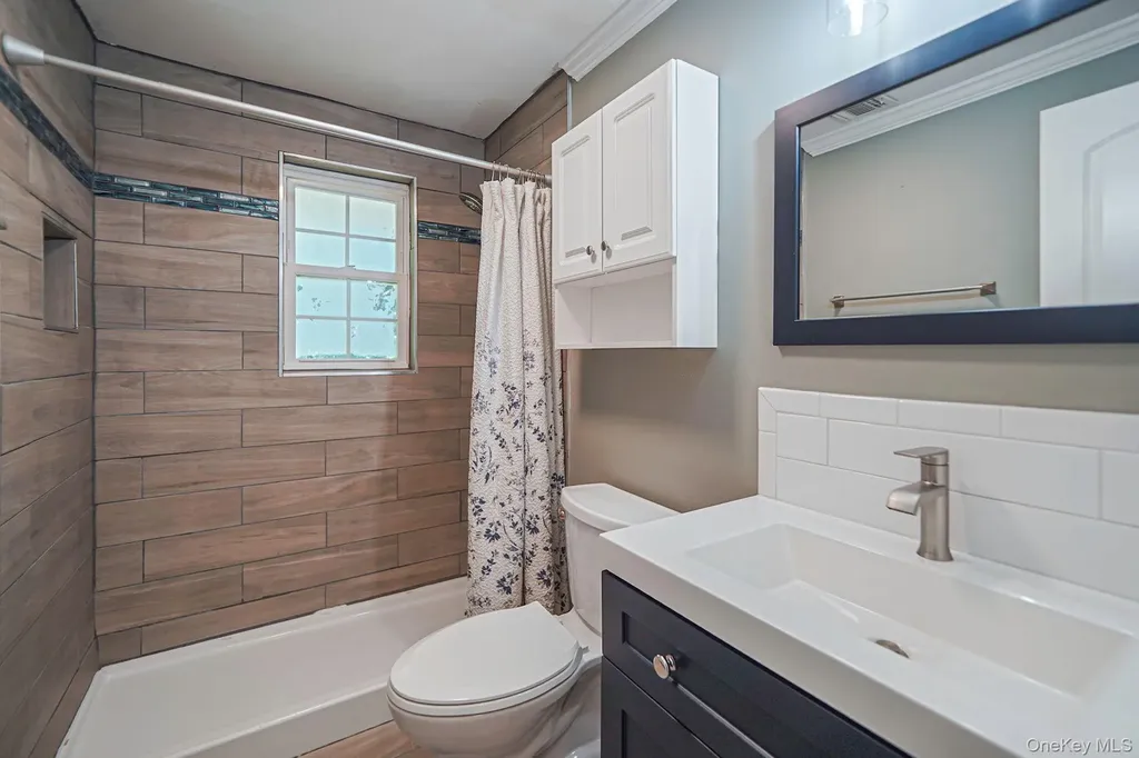 1548 Spur Drive S Islip NY 11751