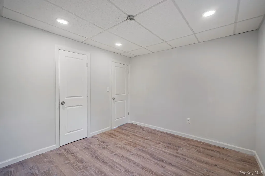 1548 Spur Drive S Islip NY 11751