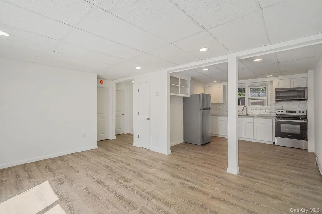 1548 Spur Drive S Islip NY 11751