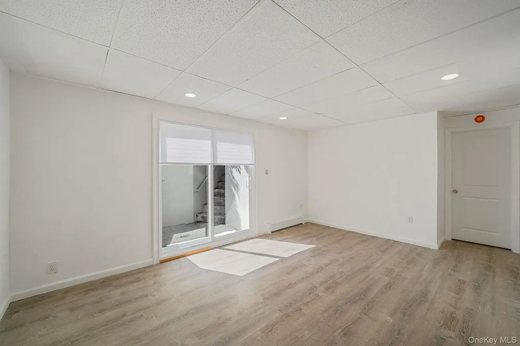 1548 Spur Drive S Islip NY 11751
