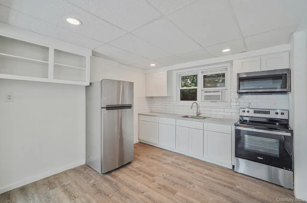 1548 Spur Drive S Islip NY 11751
