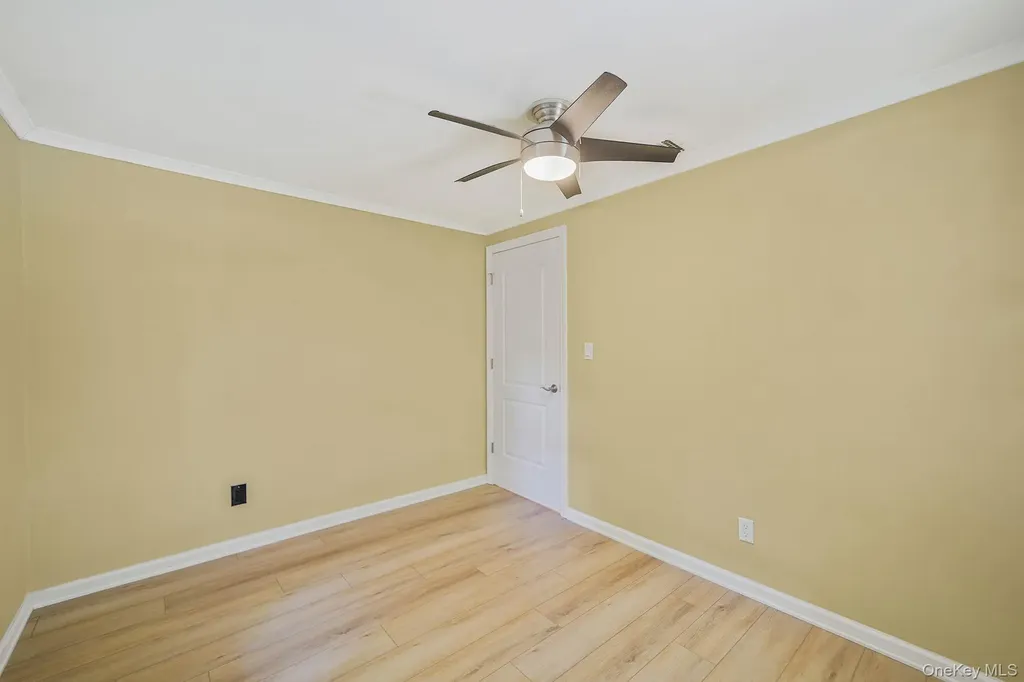 1548 Spur Drive S Islip NY 11751