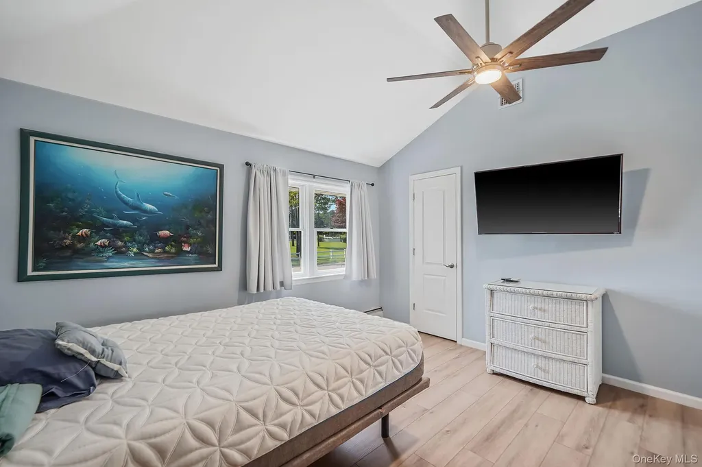 1548 Spur Drive S Islip NY 11751