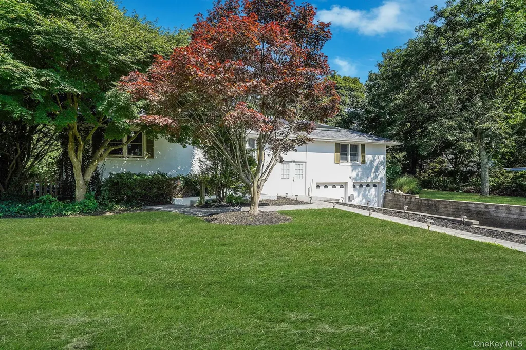 1548 Spur Drive S Islip NY 11751