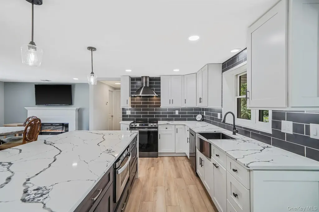 1548 Spur Drive S Islip NY 11751