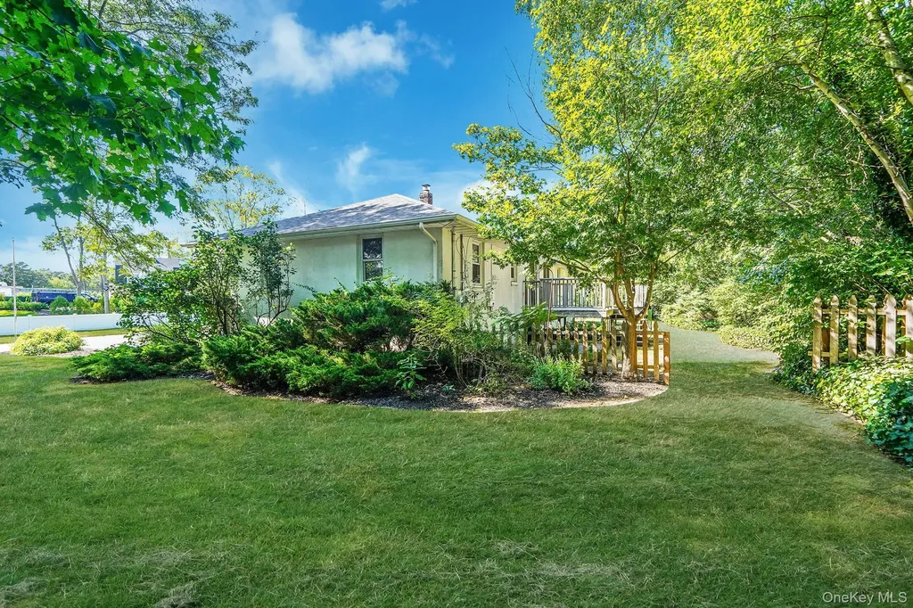 1548 Spur Drive S Islip NY 11751