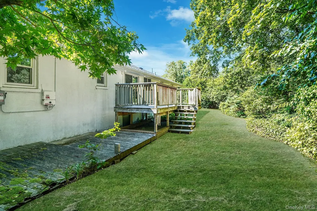 1548 Spur Drive S Islip NY 11751