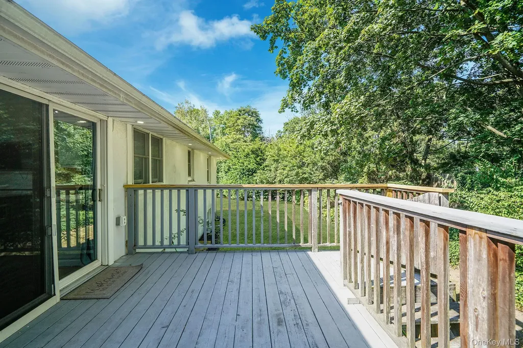 1548 Spur Drive S Islip NY 11751