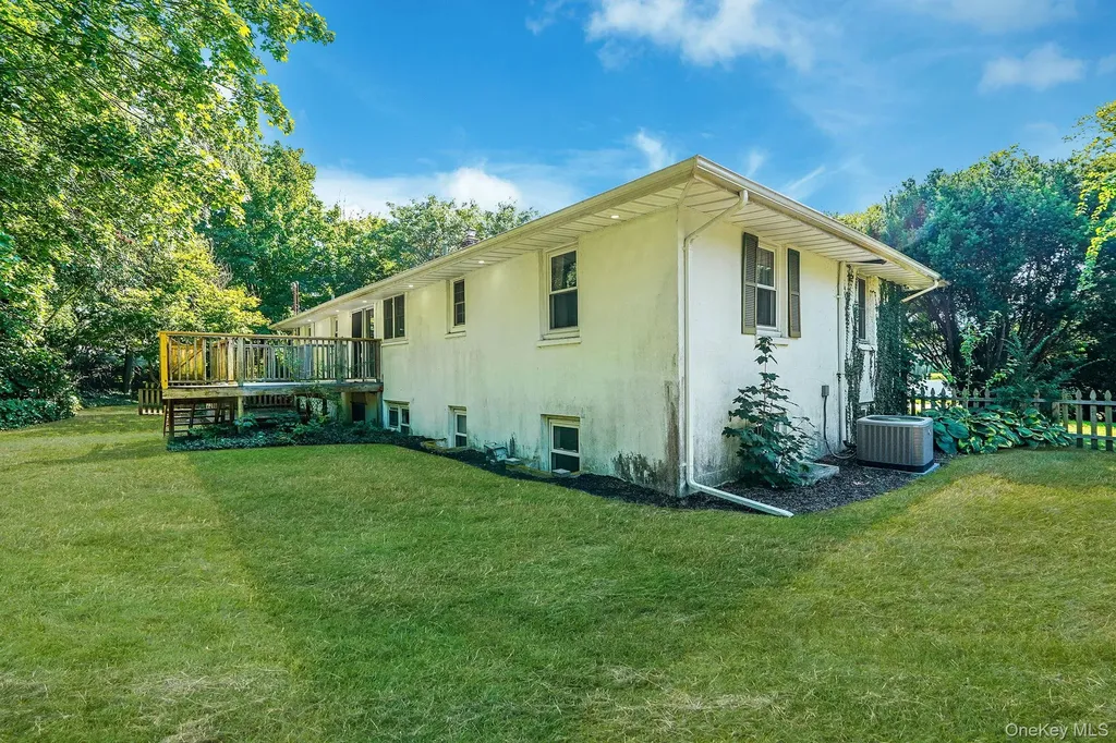 1548 Spur Drive S Islip NY 11751
