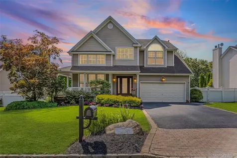 62 Oceanview Boulevard Manorville NY 11949