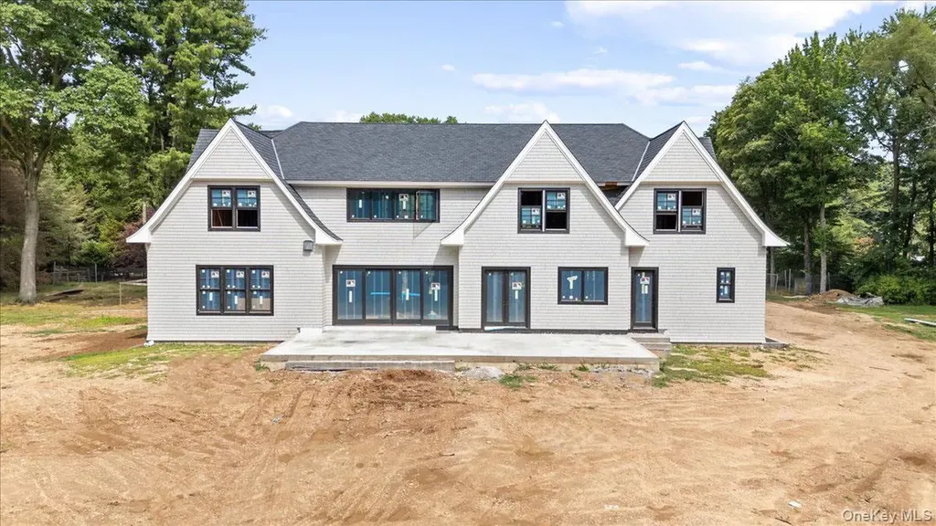 320 Circle Road Muttontown NY 11791