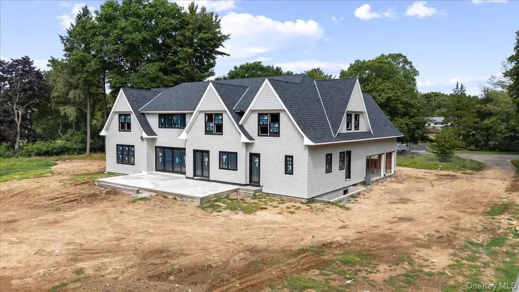 320 Circle Road Muttontown NY 11791