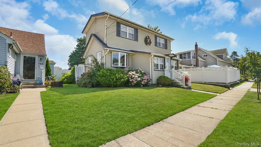 153 Westend Freeport NY 11520