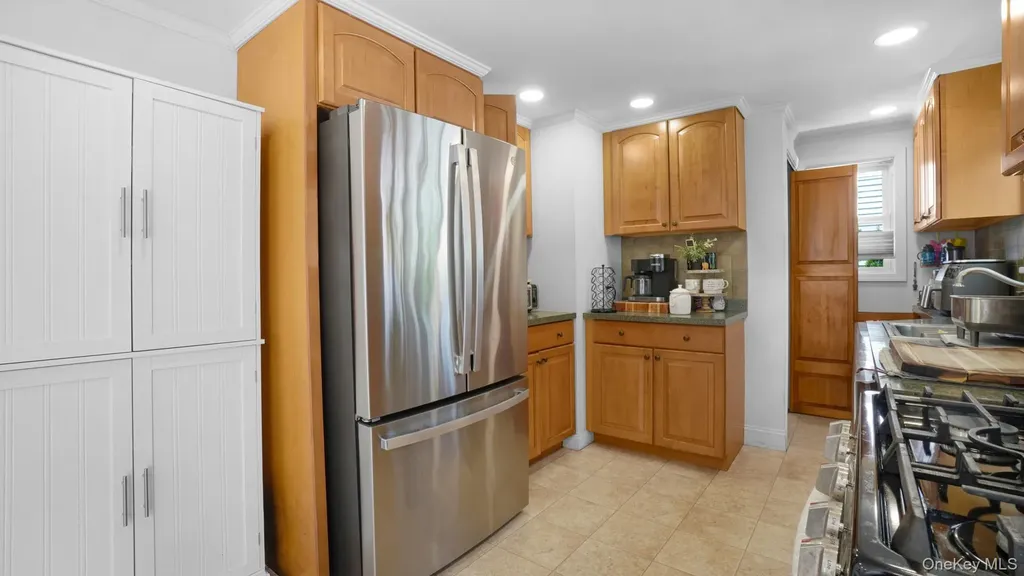 153 Westend Freeport NY 11520