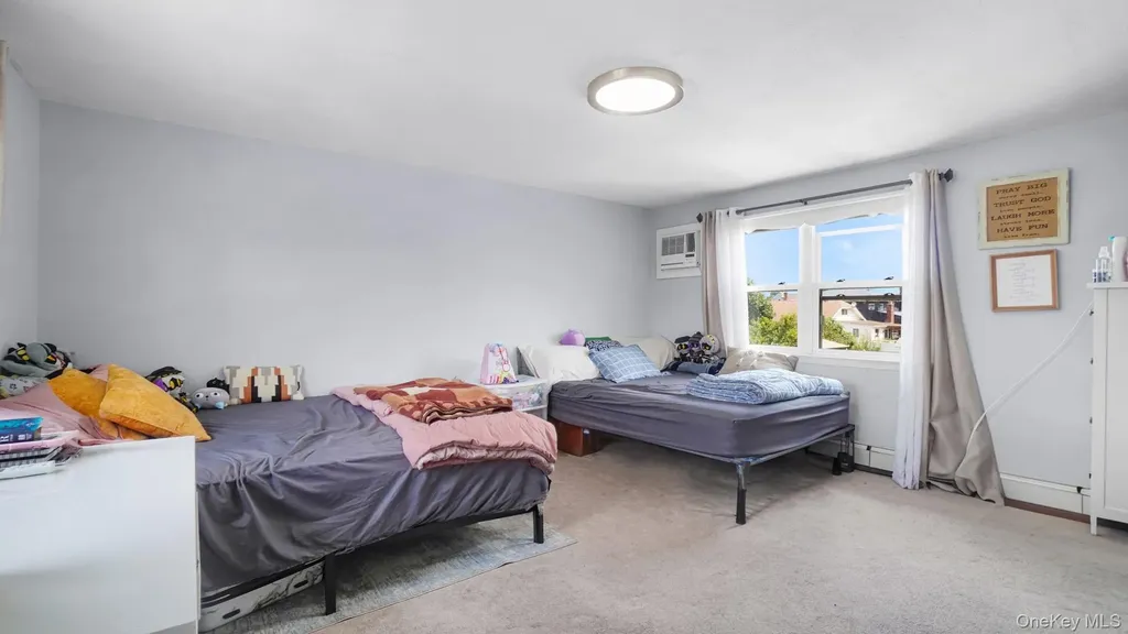 153 Westend Freeport NY 11520