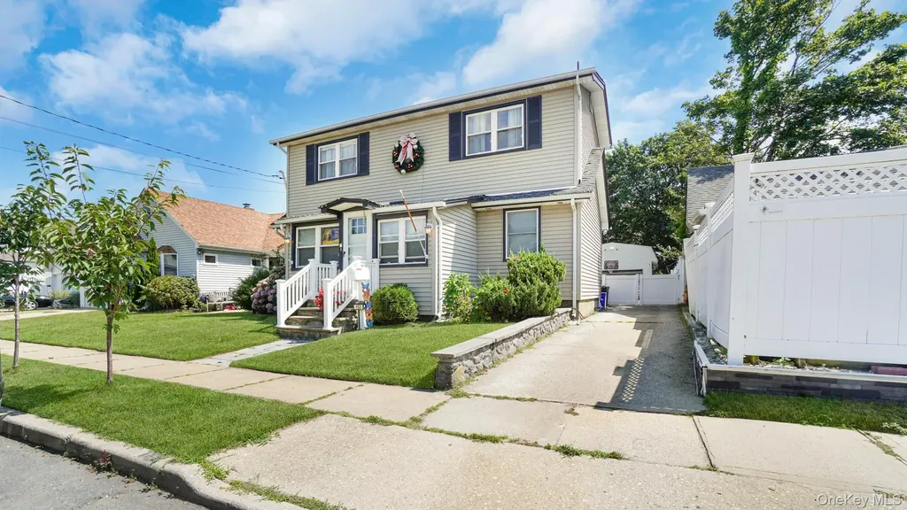 153 Westend Freeport NY 11520