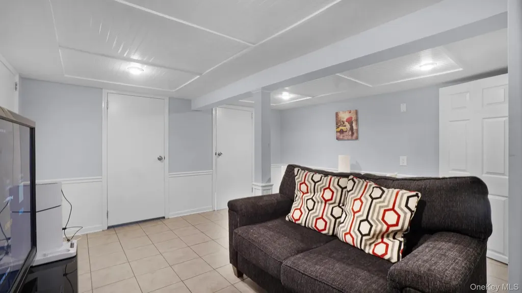 153 Westend Freeport NY 11520
