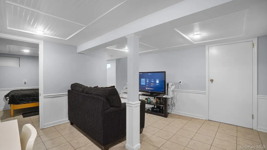 153 Westend Freeport NY 11520