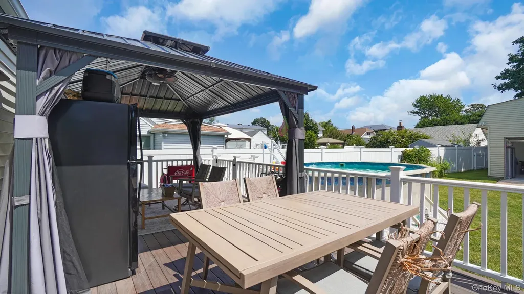 153 Westend Freeport NY 11520