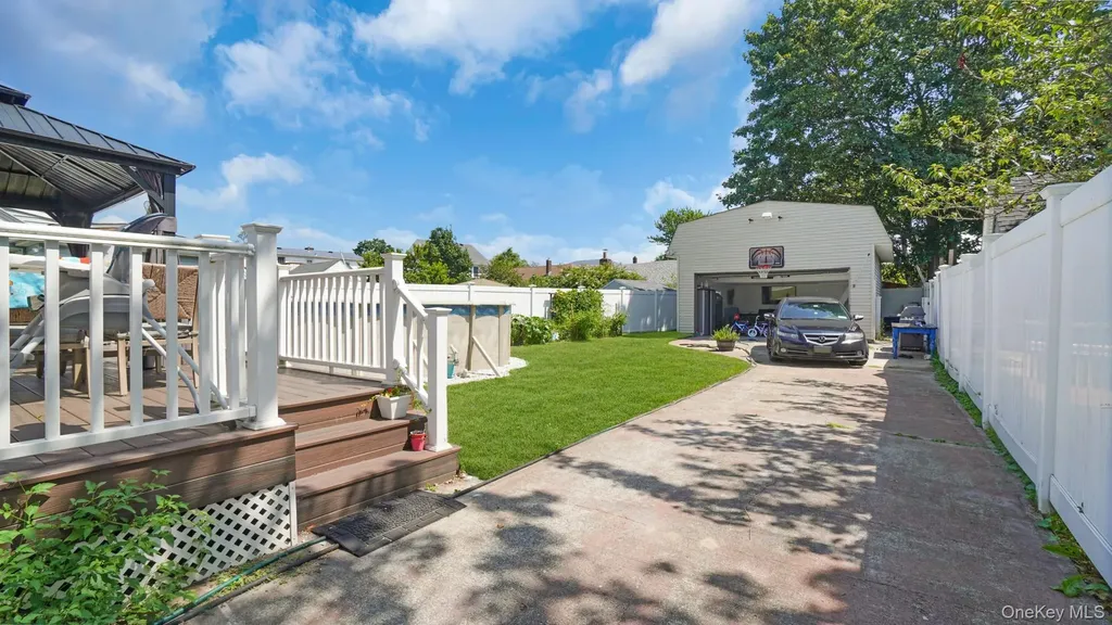 153 Westend Freeport NY 11520