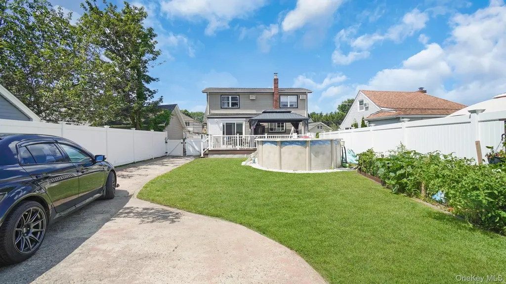 153 Westend Freeport NY 11520