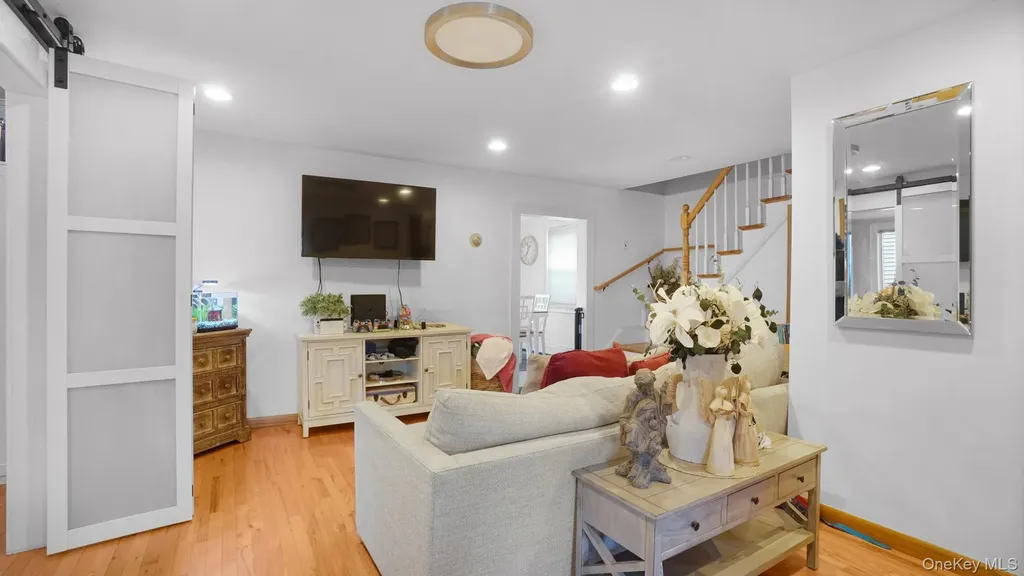 153 Westend Freeport NY 11520