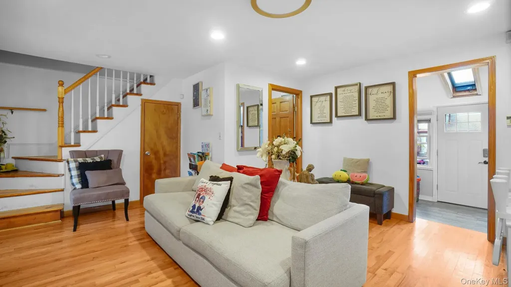 153 Westend Freeport NY 11520