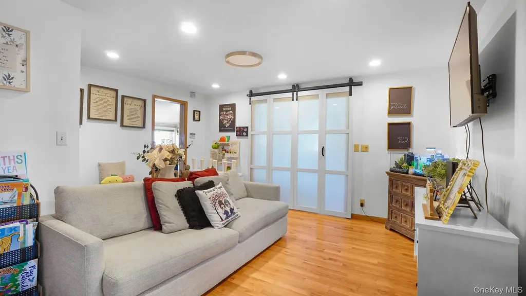 153 Westend Freeport NY 11520